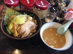 横浜家系ラーメン 吟家 蘇我店