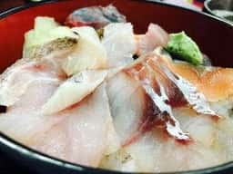 市場のすし屋