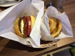 フレッシュネスバーガー 府中駅前店