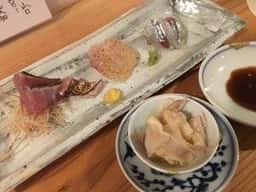 晩酌や月