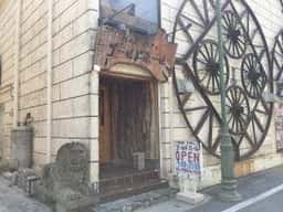鍾乳洞・盆栽庭園 & CAFE ゴールドホール