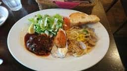 Cafe de 10番 箕面市役所前
