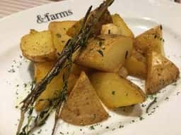 イタリアン居酒屋ダイニング and farms 梅田北新地駅前店