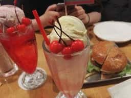 CAROLINE DINER