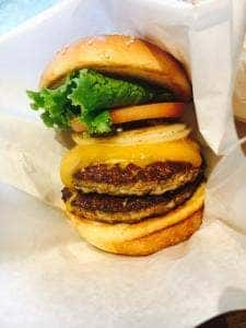 フレッシュネスバーガー 日本橋明治座前店
