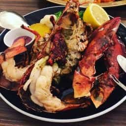 シーフードマーケット ランブルフィッシュ ザ・ブセナテラス