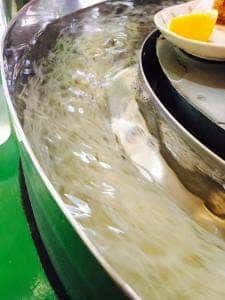 岩保流しそうめん店