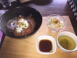 お城の下で