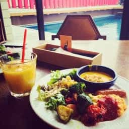 オールデイ・ダイニング ザ・ラウンジ オン ザ ウォーター