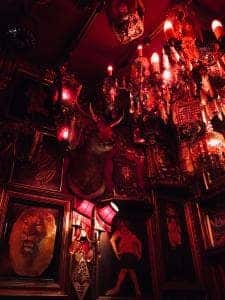 bar piano