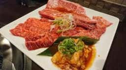 炭火焼肉 牛○亭