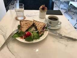 Le Jour Cafe Bistrot