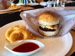 カリフォルニアテーブル