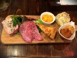 カフェ&ダイニングバー クッチーナ