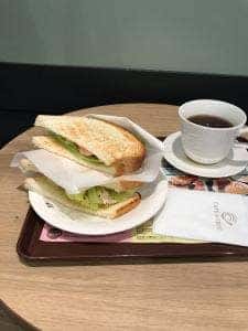 カフェ・ド・クリエ 博多バスターミナル店