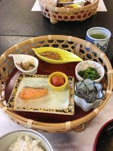 六峰館