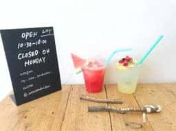 LoY fresh juice&sandwiches
