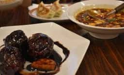 紅虎餃子房 レッドタイガー 久茂地店