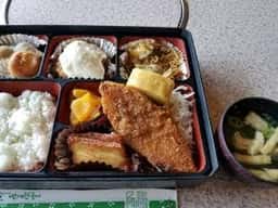 牛々亭 日の出店