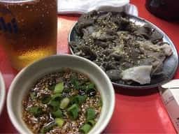 とん助