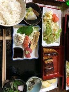 うな中