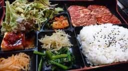 炭火焼肉・ホルモン 焼肉105