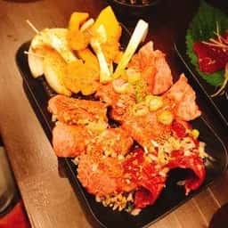 黒毛和牛と生ホルモン とらじ亭 大塚店