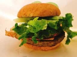 フレッシュネスバーガー 新大久保店
