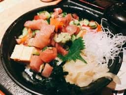 魚の三是 新宿西口大ガード店
