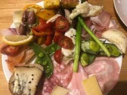 バール エ トラットリア ピュ ルンゴ