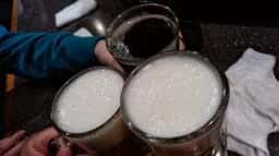 大衆居酒屋とも