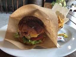 BURLESQUE BEAUTYSALON & EATSPACE