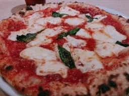 ピザレボ 博多阪急店