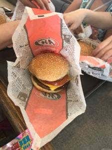 A&W 美浜店