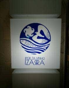 Por ta Vinho IZARRA