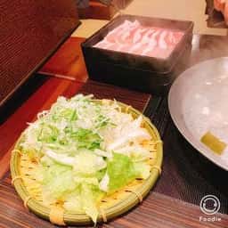 黒豚しゃぶしゃぶ 博多水炊き餃子 官兵衛