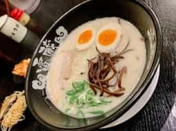 とんこつらーめん 雷蔵 渡辺通店