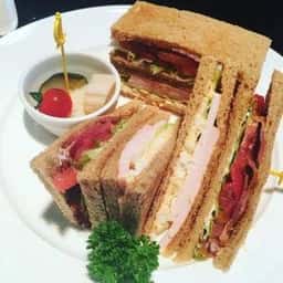 カクテル&ティーラウンジ