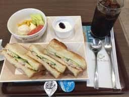 カフェ・ド・クリエ ホピタル 豊川市民病院店