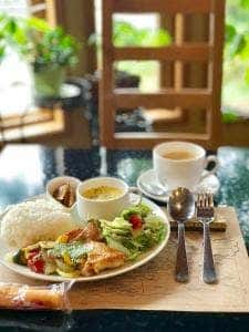 カフェ&オーベルジュ里休