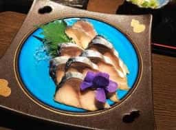 みえやに
