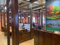 ニサン アクロスプラザ店