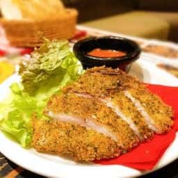 骨付鳥、からあげ、ハイボール がブリチキン。名駅3丁目店