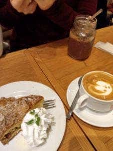 マザームーンカフェ 国際会館店