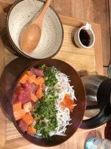 こめらく お茶漬けと、いろどり唐揚げ。