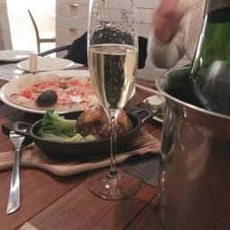HIDEAWAY DINING 555
