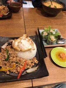 タイ屋台料理&ヌードル オシャ