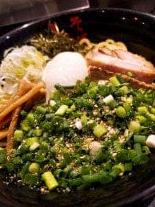 油そば 東京油組総本店 西新宿組