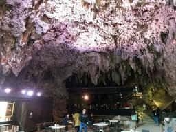 ガンガラーの谷 ケイブカフェ