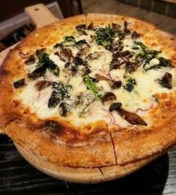 ウルフギャング・パック PIZZA BAR 大阪 ザ パーク フロント ホテル店